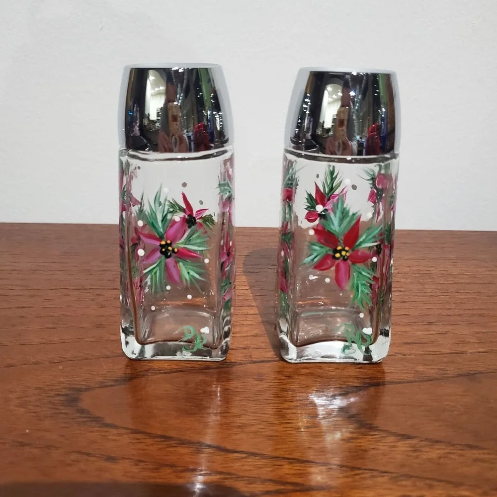 hand painted salt and pepper shakers poinsettia design‎ christmas winter signed